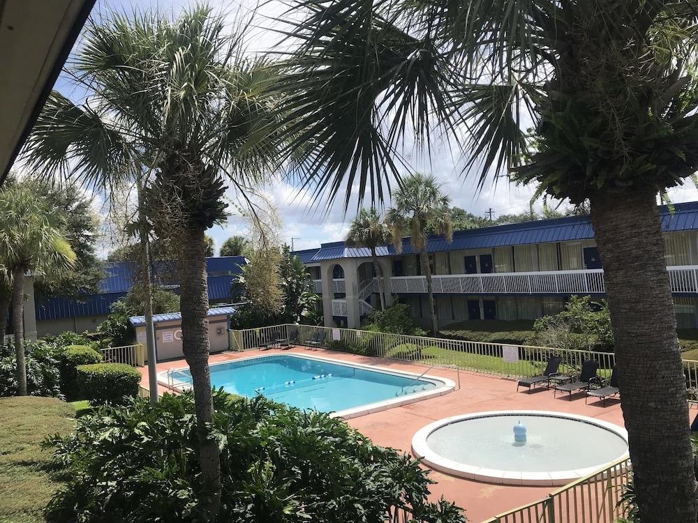 Quality Inn Tampa Lake Magdalene Zewnętrze zdjęcie