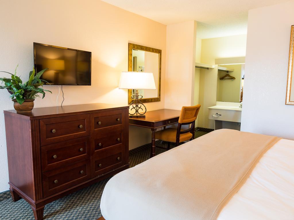 Quality Inn Tampa Lake Magdalene Zewnętrze zdjęcie