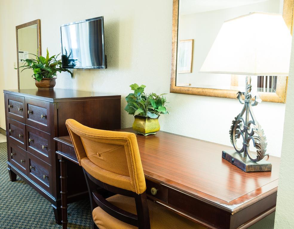 Quality Inn Tampa Lake Magdalene Zewnętrze zdjęcie