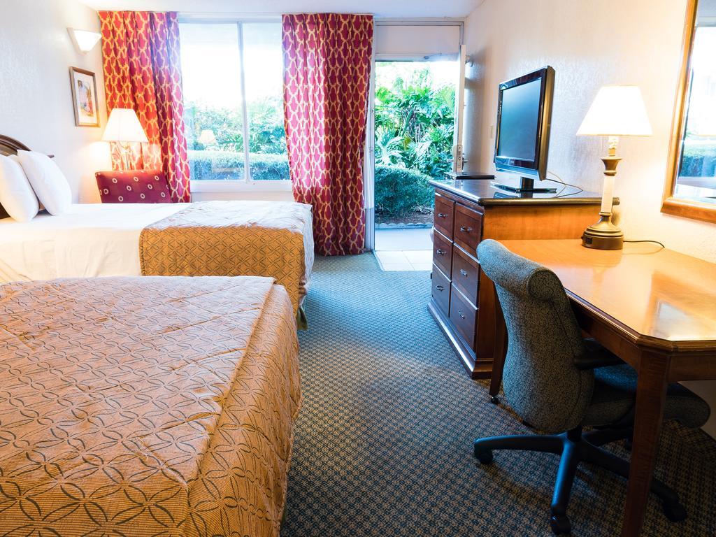 Quality Inn Tampa Lake Magdalene Zewnętrze zdjęcie