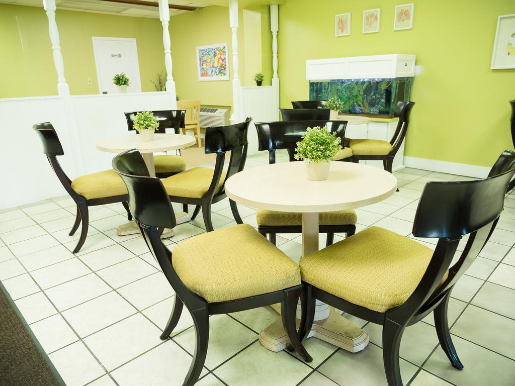 Quality Inn Tampa Lake Magdalene Zewnętrze zdjęcie