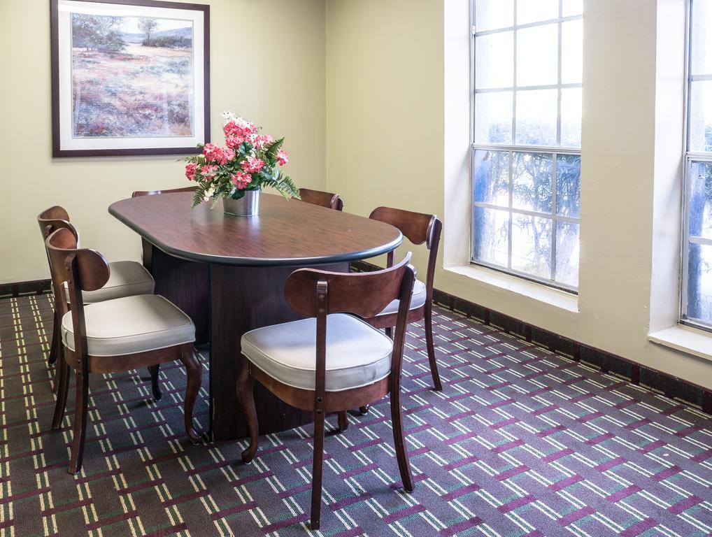 Quality Inn Tampa Lake Magdalene Zewnętrze zdjęcie