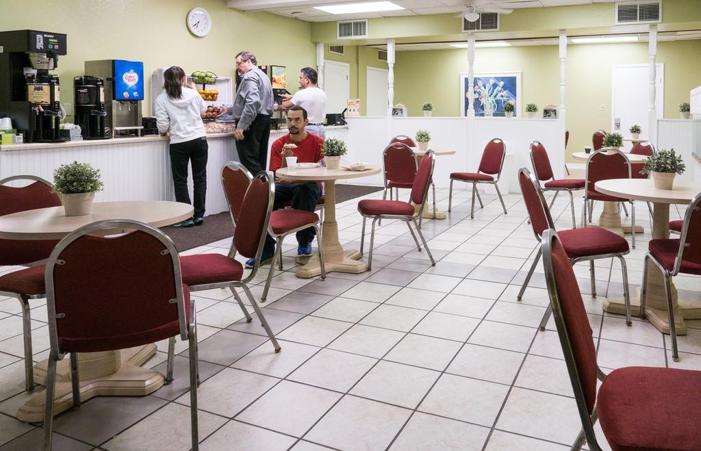 Quality Inn Tampa Lake Magdalene Zewnętrze zdjęcie